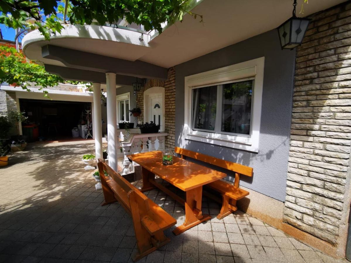 Apartments Sanda Tribunj ตรีบูนย์ ภายนอก รูปภาพ