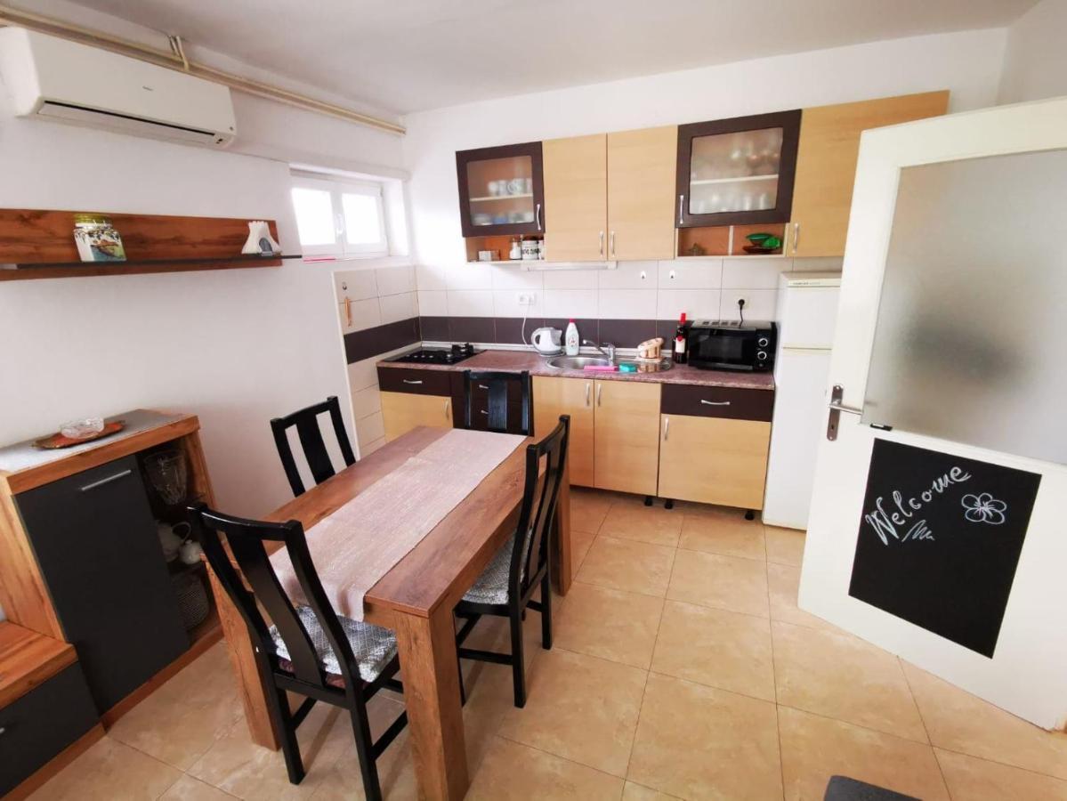 Apartments Sanda Tribunj ตรีบูนย์ ภายนอก รูปภาพ