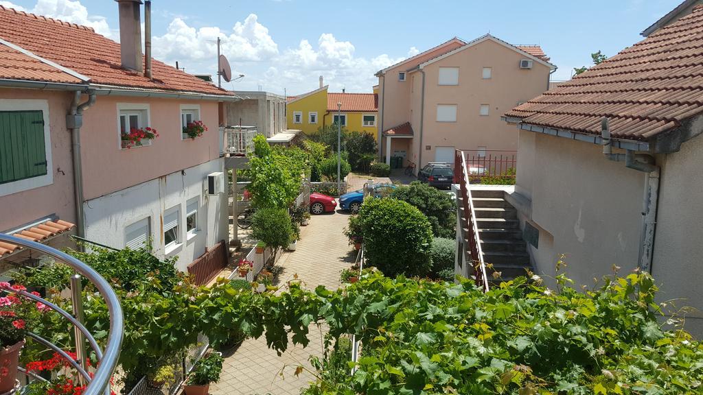 Apartments Sanda Tribunj ตรีบูนย์ ภายนอก รูปภาพ