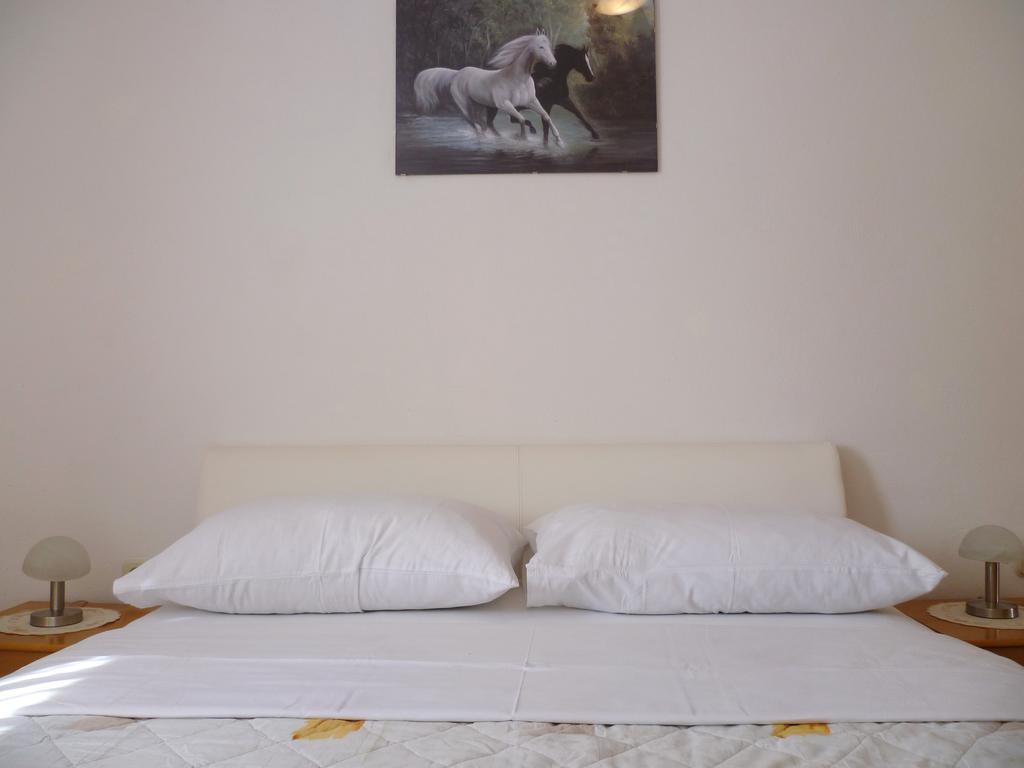 Apartments Sanda Tribunj ตรีบูนย์ ภายนอก รูปภาพ