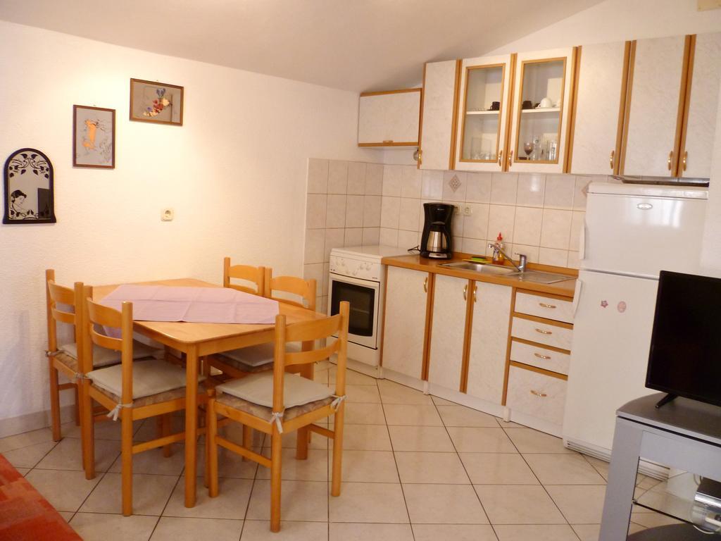 Apartments Sanda Tribunj ตรีบูนย์ ภายนอก รูปภาพ