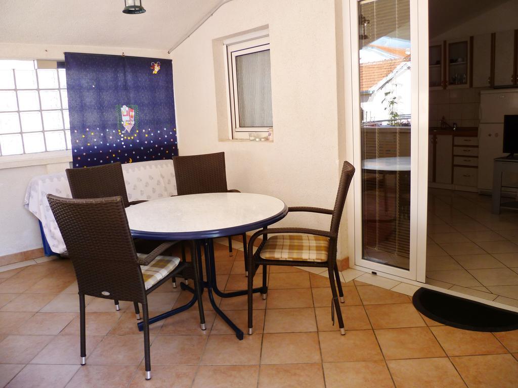 Apartments Sanda Tribunj ตรีบูนย์ ภายนอก รูปภาพ