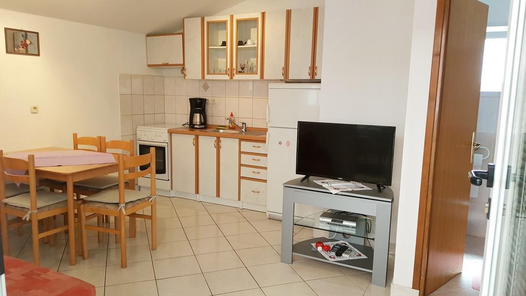 Apartments Sanda Tribunj ตรีบูนย์ ภายนอก รูปภาพ