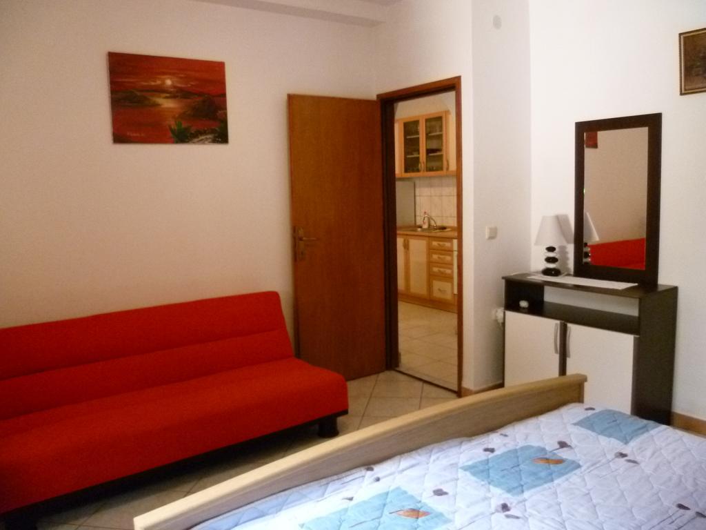 Apartments Sanda Tribunj ตรีบูนย์ ภายนอก รูปภาพ