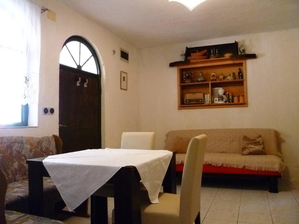 Apartments Sanda Tribunj ตรีบูนย์ ภายนอก รูปภาพ