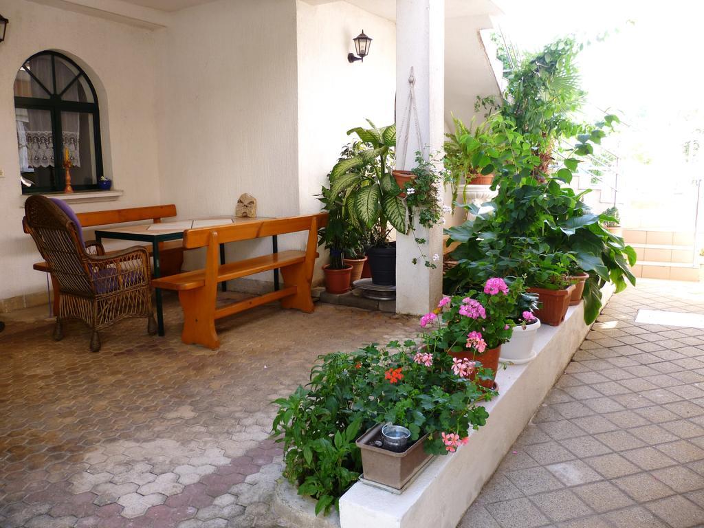 Apartments Sanda Tribunj ตรีบูนย์ ภายนอก รูปภาพ