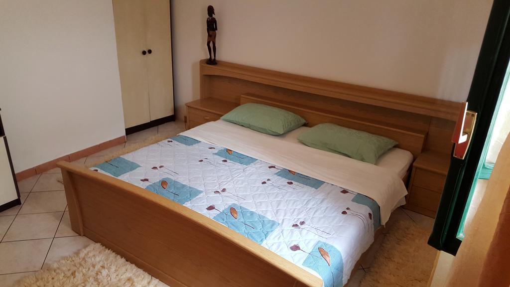 Apartments Sanda Tribunj ตรีบูนย์ ภายนอก รูปภาพ